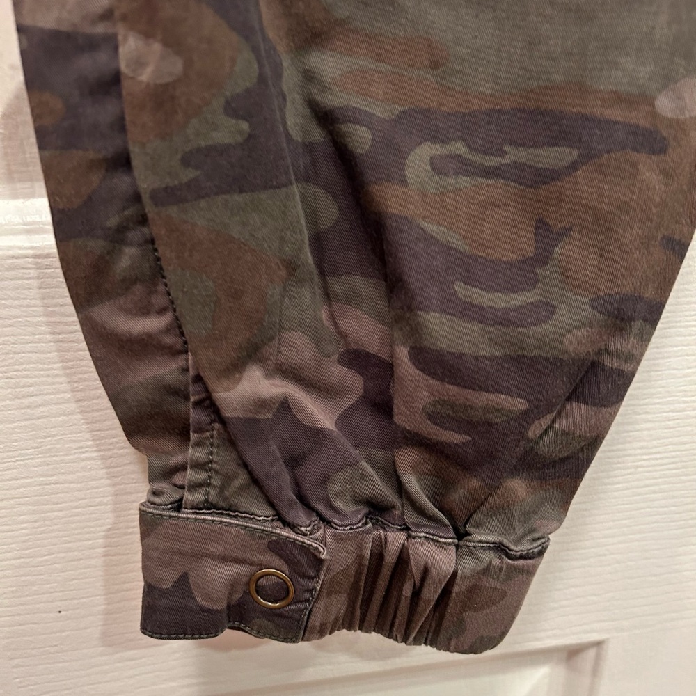 Sanctuary Standard Surplus Cargo Camo Pants, Size 28 - Picture 4 of 12
